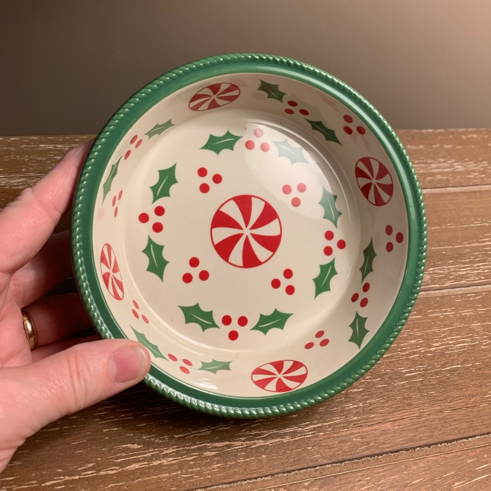 Temptations Holly Peppermint 12 oz Ramekin